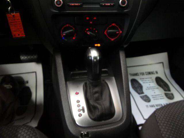 2011 Volkswagen Jetta 4dr Sedan 6A